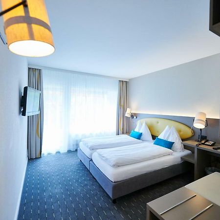Hotel Holiday Θουν Εξωτερικό φωτογραφία