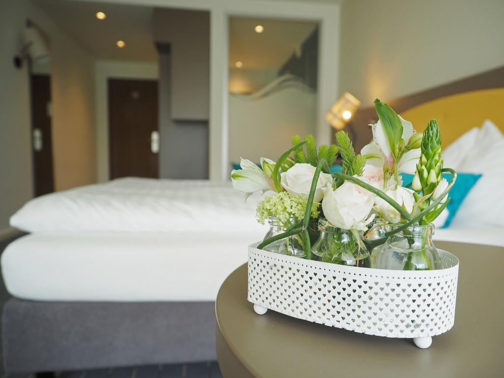 Hotel Holiday Θουν Εξωτερικό φωτογραφία
