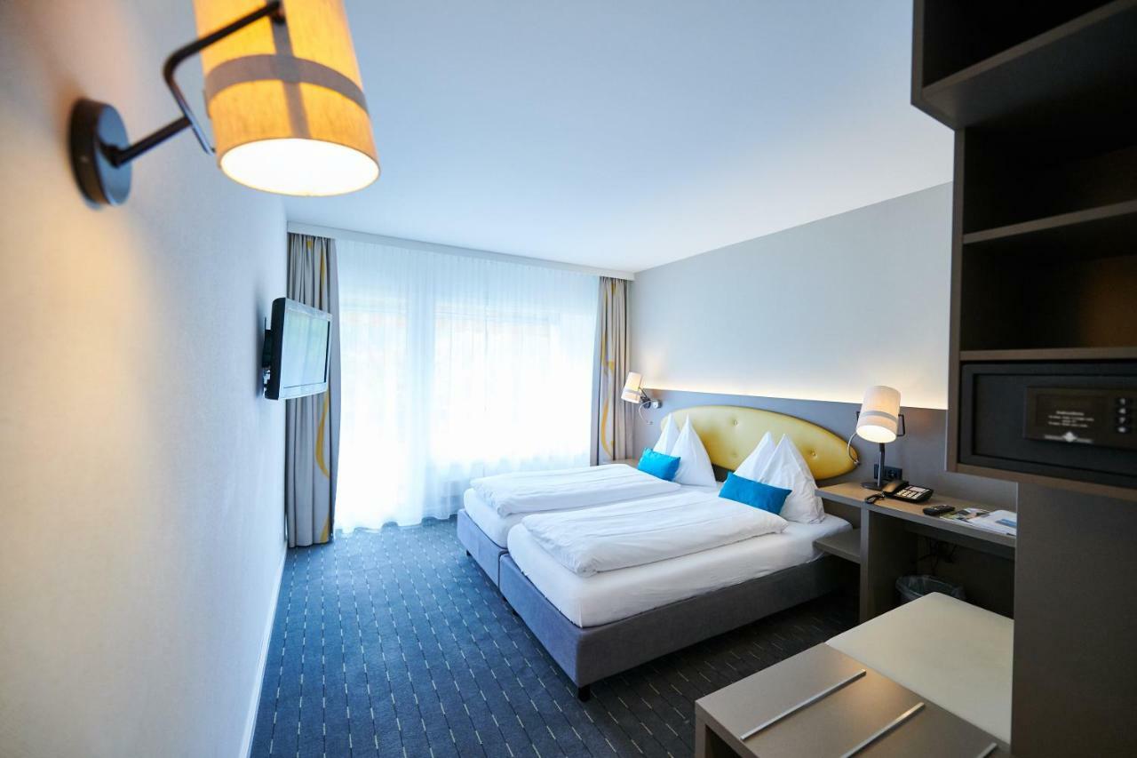 Hotel Holiday Θουν Εξωτερικό φωτογραφία