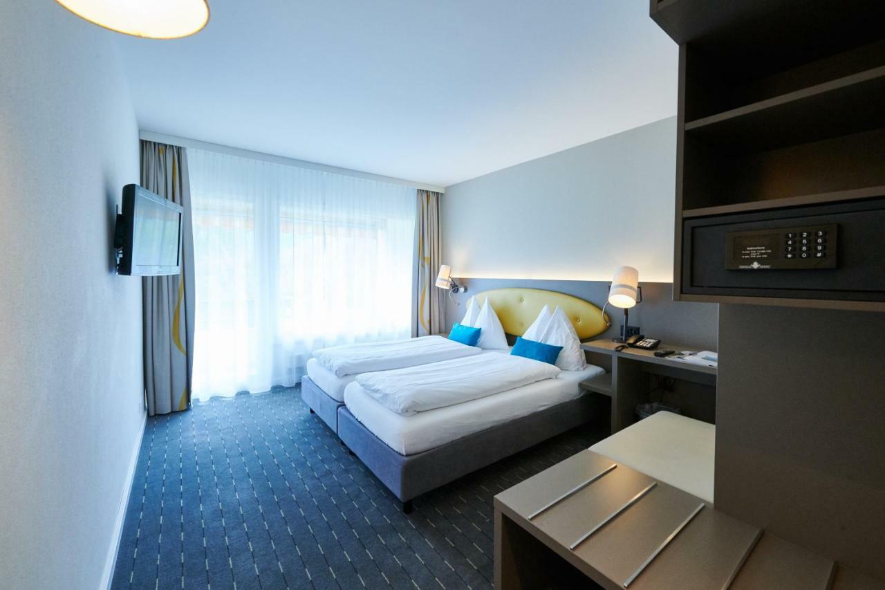 Hotel Holiday Θουν Εξωτερικό φωτογραφία