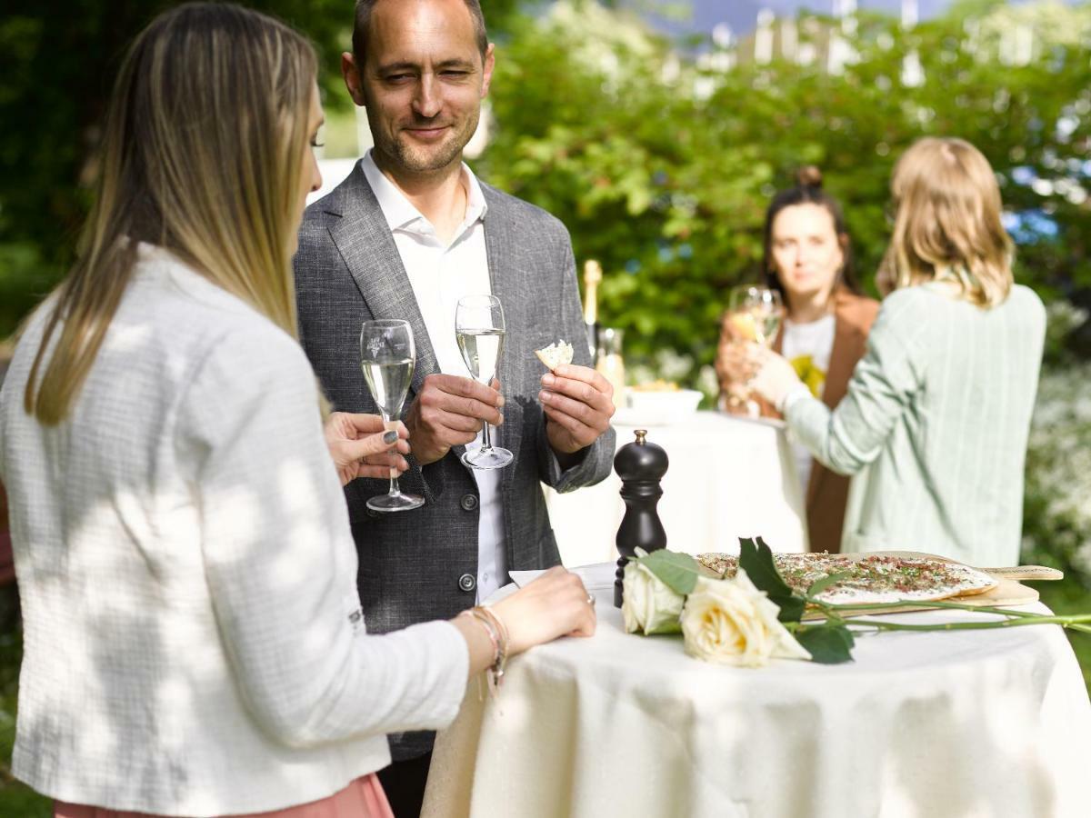 Hotel Holiday Θουν Εξωτερικό φωτογραφία